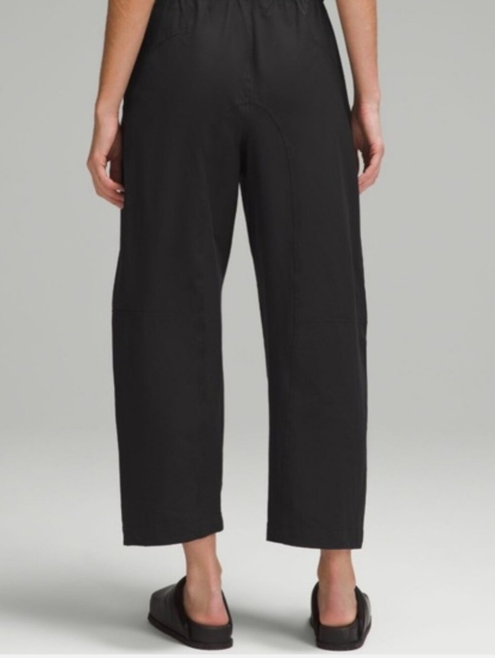 Lululemon Lightweight Mid-Rise Barrel-Leg Cropped Pant
